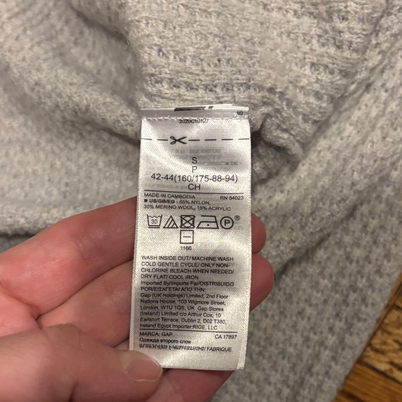 GAP Light Gray Textured Knit Top - Picture 4 of 4